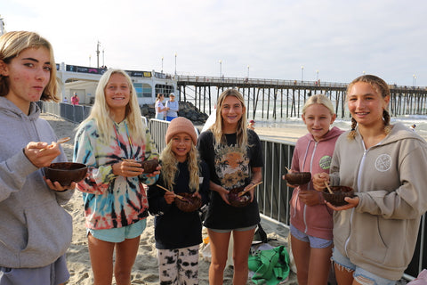 girls sharing acai bowls