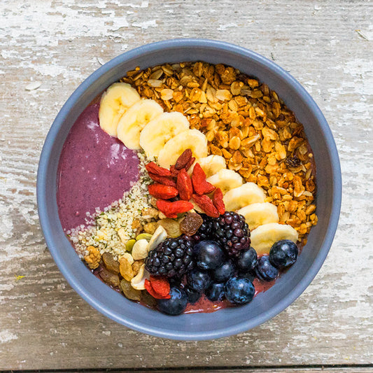 Detox Bowl with Spinach, Mango & Pineapple